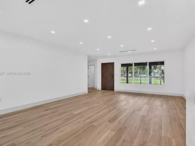 Продажа дома по адресу 1917 N Swinton Ave - фото 7296015