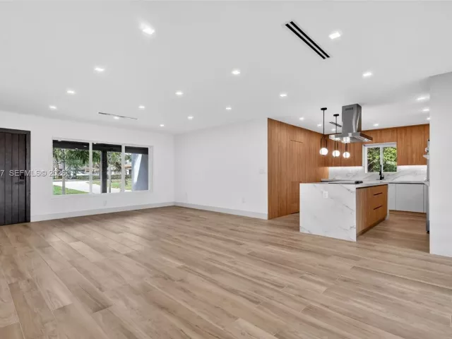 Продажа дома по адресу 1917 N Swinton Ave - фото 7296016