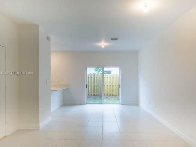 Дом в аренду по адресу 2683 SE 11th St - фото 7459171