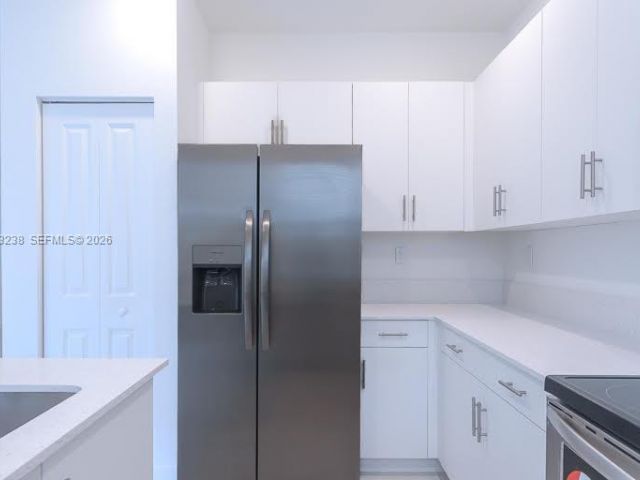 Дом в аренду по адресу 2683 SE 11th St - фото 7459175