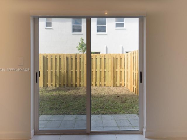 Дом в аренду по адресу 2683 SE 11th St - фото 7459176