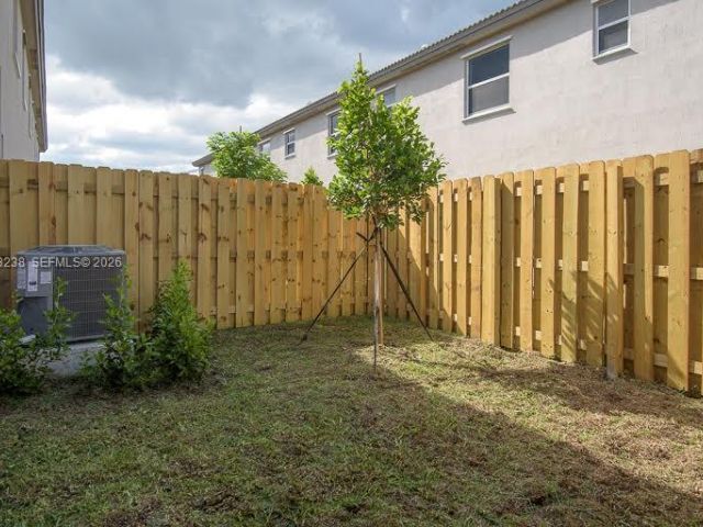 Дом в аренду по адресу 2683 SE 11th St - фото 7459177