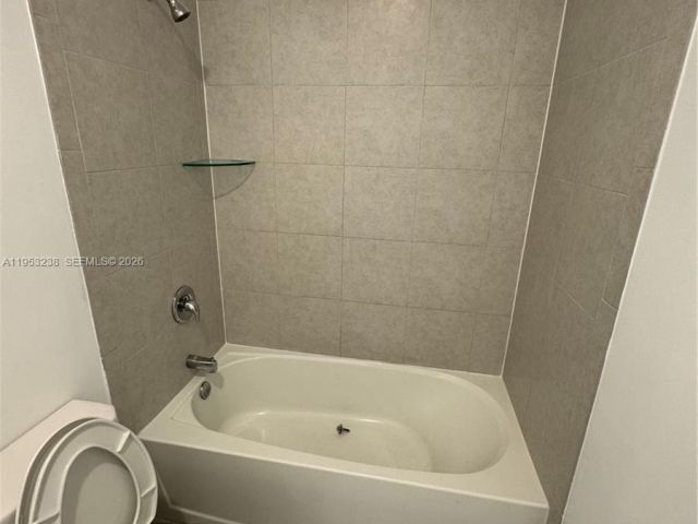 Дом в аренду по адресу 2683 SE 11th St - фото 7459185