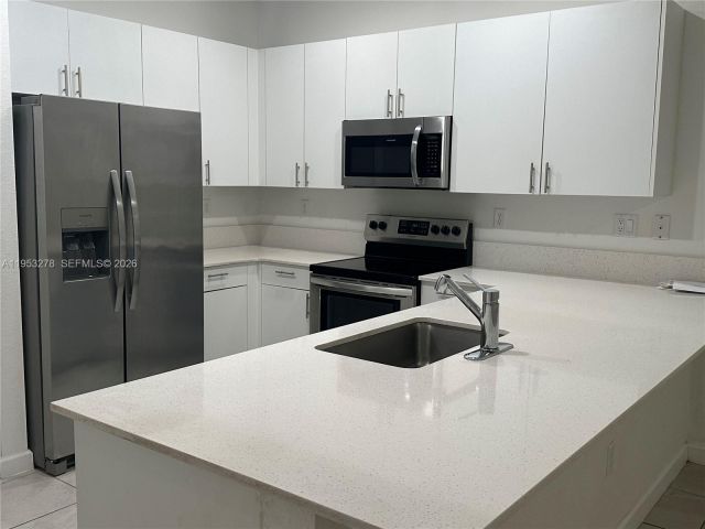 Дом в аренду по адресу 11869 SW 246th Ter 0 - фото 7516196