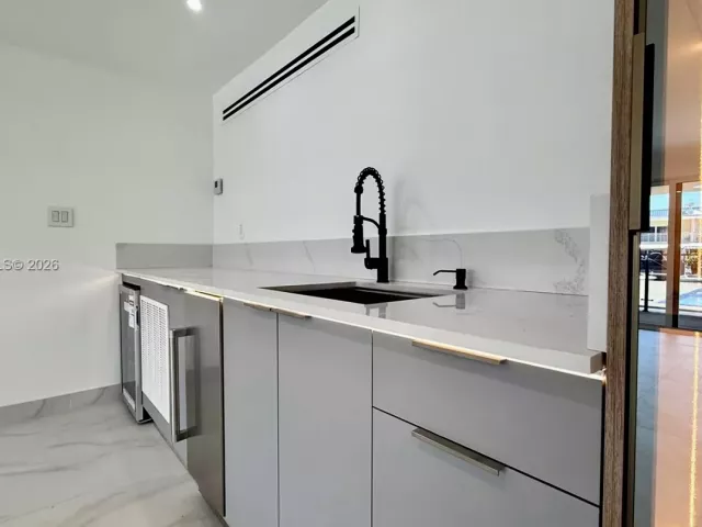 Дом в аренду по адресу 3826 NE 171st St 3826 - фото 7252335