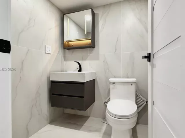 Дом в аренду по адресу 3826 NE 171st St 3826 - фото 7252336