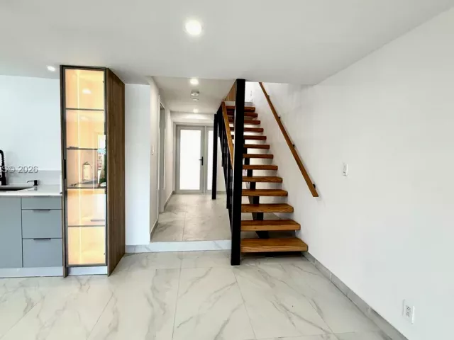 Дом в аренду по адресу 3826 NE 171st St 3826 - фото 7252337