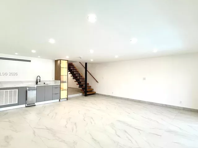 Дом в аренду по адресу 3826 NE 171st St 3826 - фото 7252338