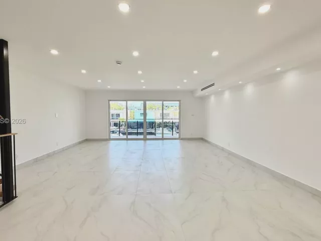 Дом в аренду по адресу 3826 NE 171st St 3826 - фото 7252341