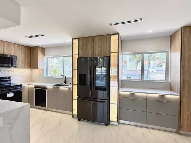 Дом в аренду по адресу 3826 NE 171st St 3826 - фото 7252343