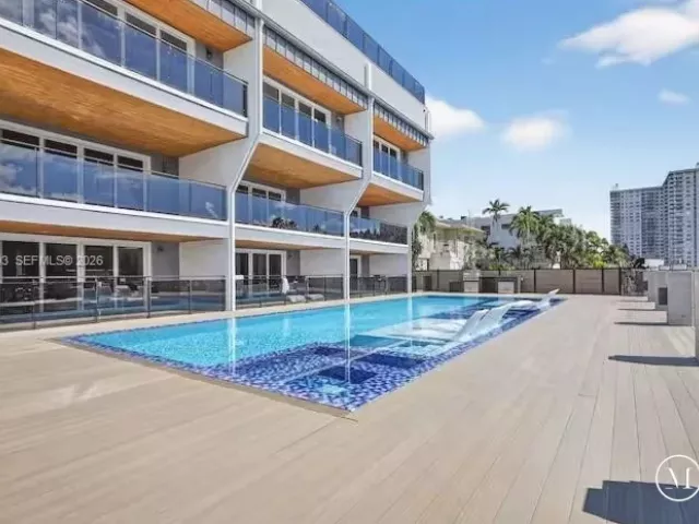 Дом в аренду по адресу 3826 NE 171st St 3826 - фото 7252344