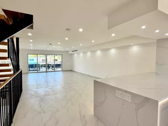 Дом в аренду по адресу 3826 NE 171st St 3826 - фото 7252331