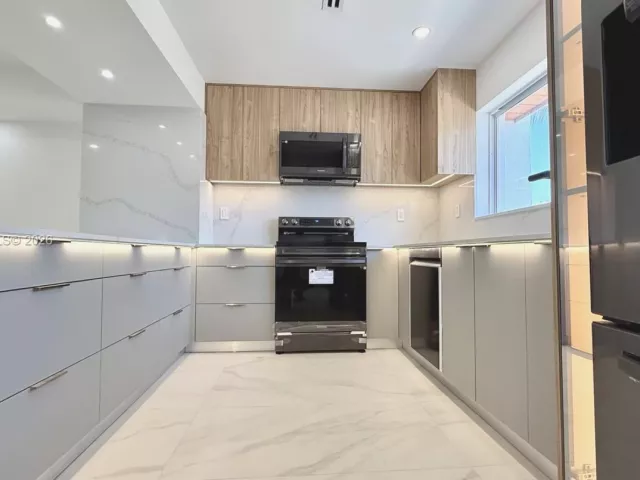 Дом в аренду по адресу 3826 NE 171st St 3826 - фото 7252332