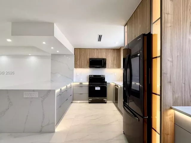 Дом в аренду по адресу 3826 NE 171st St 3826 - фото 7252333