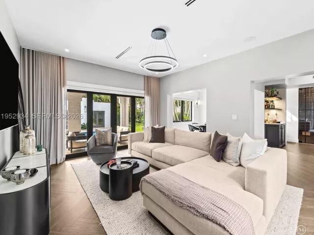 Продажа дома по адресу 1236 Obispo Ave - фото 9377608
