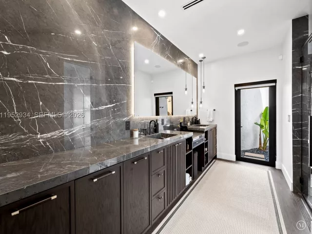 Продажа дома по адресу 1236 Obispo Ave - фото 9377612