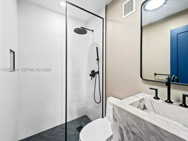 Продажа дома по адресу 1236 Obispo Ave - фото 9377622