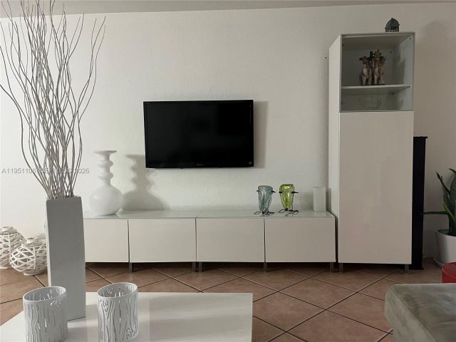 Дом в аренду по адресу 9702 Costa Del Sol Blvd 9702 - фото 7428531