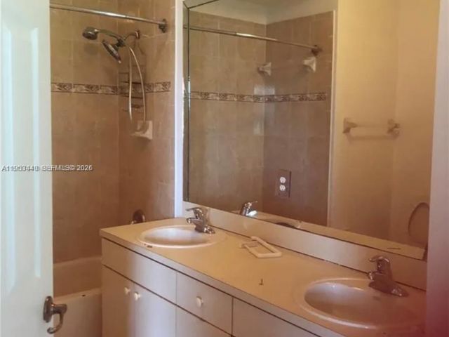 Дом в аренду по адресу 27550 SW 138th Path 0 - фото 7427726