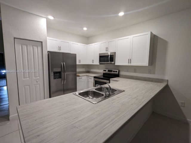 Дом в аренду по адресу 28661 SW 132nd Pl - фото 7431430