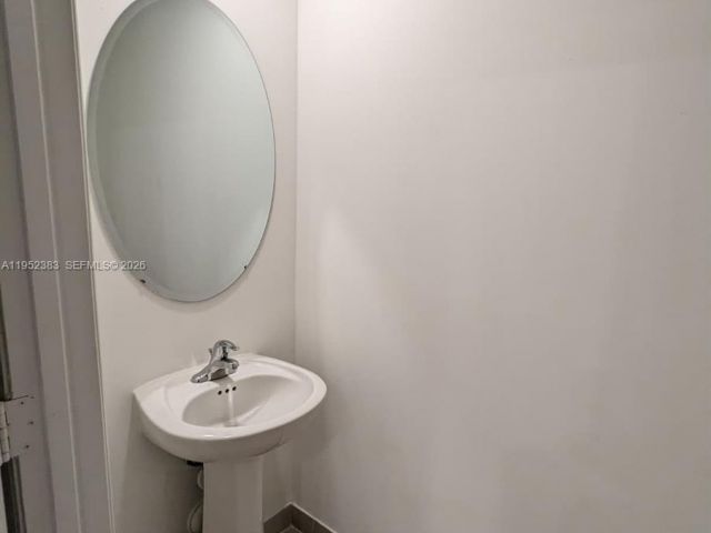 Дом в аренду по адресу 28661 SW 132nd Pl - фото 7431432