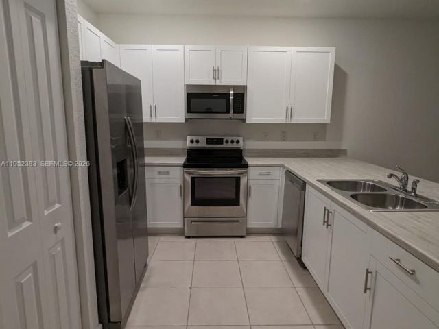 Дом в аренду по адресу 28661 SW 132nd Pl - фото 7431436