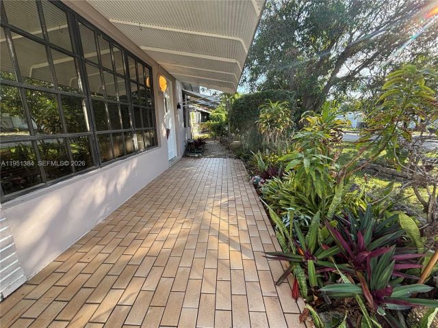 Дом в аренду по адресу 2510 NE 9th Ter - фото 7429709