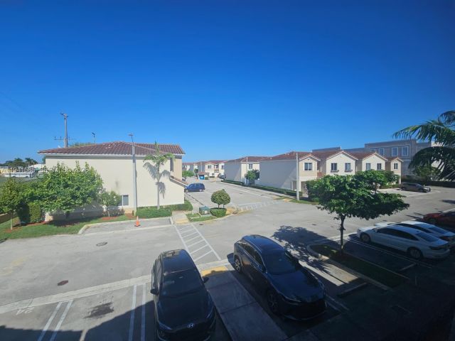 Дом в аренду по адресу 2944 NW 180th St 2944 - фото 7429477