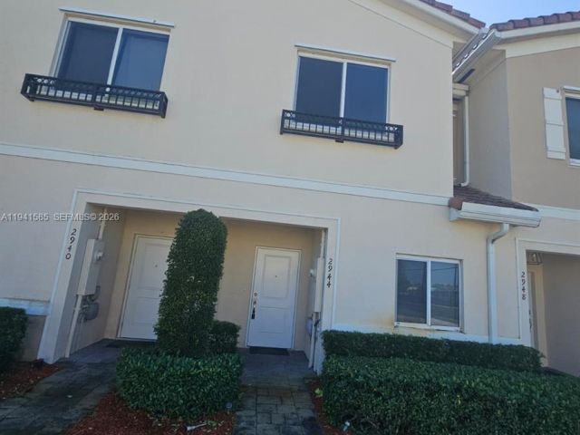 Дом в аренду по адресу 2944 NW 180th St 2944 - фото 7429481