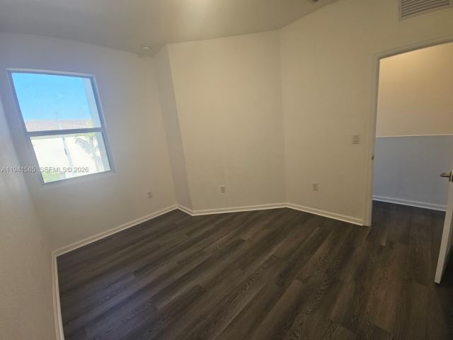 Дом в аренду по адресу 2944 NW 180th St 2944 - фото 7429497