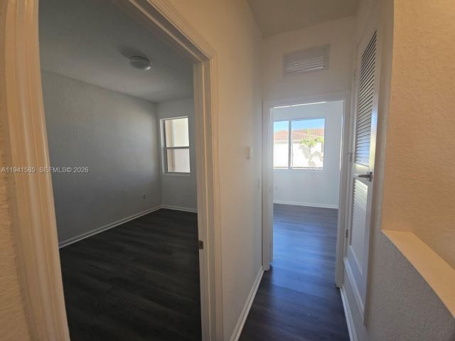 Дом в аренду по адресу 2944 NW 180th St 2944 - фото 7429500