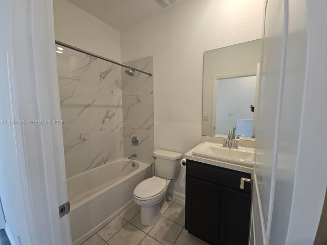 Дом в аренду по адресу 2944 NW 180th St 2944 - фото 7429506