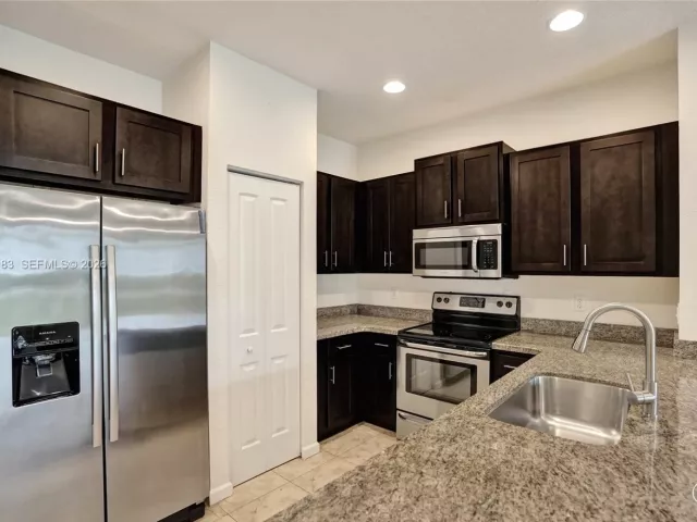 Продажа дома по адресу 358 SE 1st Way - фото 7285076