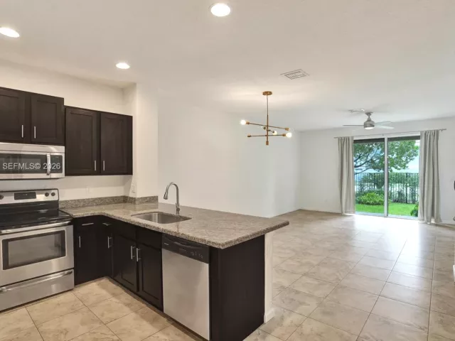 Продажа дома по адресу 358 SE 1st Way - фото 7285077