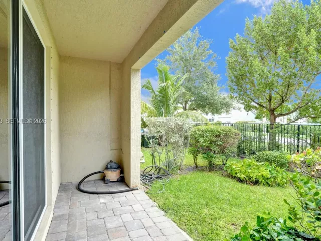 Продажа дома по адресу 358 SE 1st Way - фото 7285079