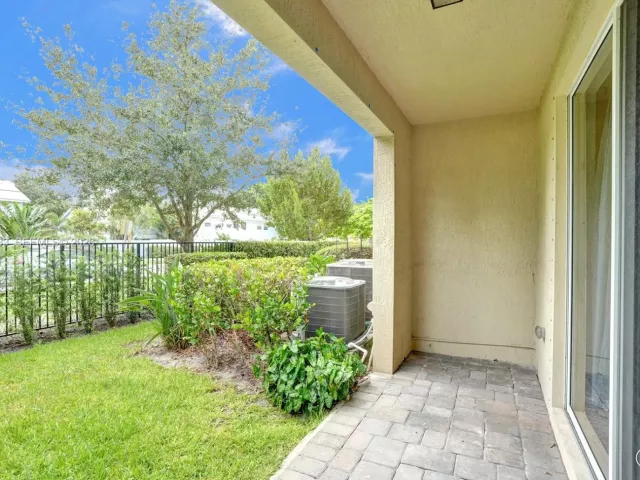 Продажа дома по адресу 358 SE 1st Way - фото 7285080