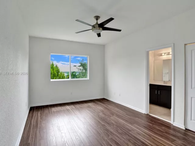 Продажа дома по адресу 358 SE 1st Way - фото 7285068