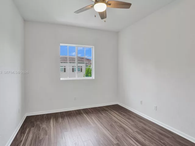 Продажа дома по адресу 358 SE 1st Way - фото 7285071