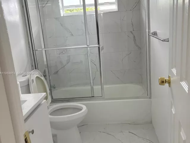 Дом в аренду по адресу 280 NE 48th Ter - фото 7269575