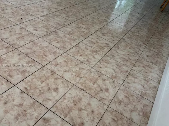 Дом в аренду по адресу 280 NE 48th Ter - фото 7269577