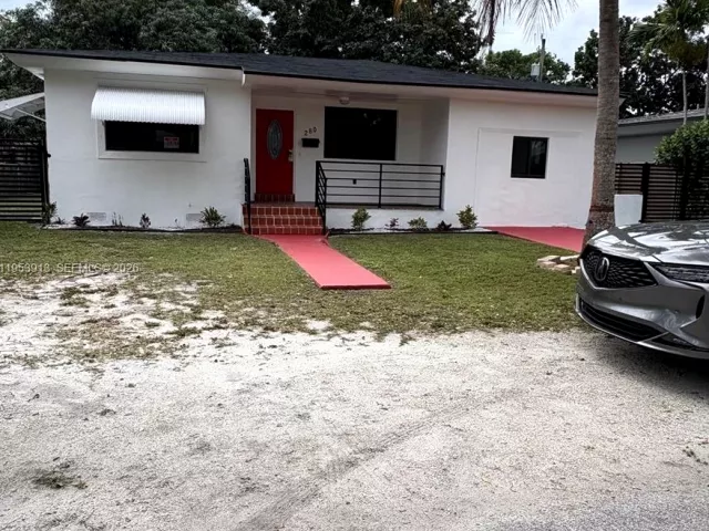 Дом в аренду по адресу 280 NE 48th Ter - фото 7269582