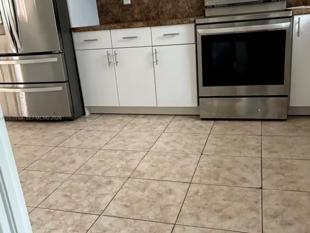 Дом в аренду по адресу 280 NE 48th Ter - фото 7269568