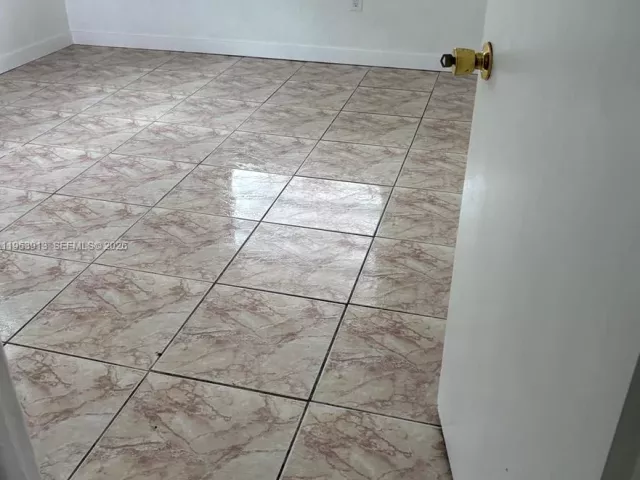 Дом в аренду по адресу 280 NE 48th Ter - фото 7269570