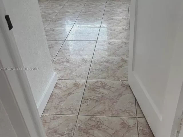 Дом в аренду по адресу 280 NE 48th Ter - фото 7269571