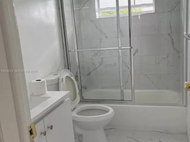 Дом в аренду по адресу 280 NE 48th Ter - фото 7269572