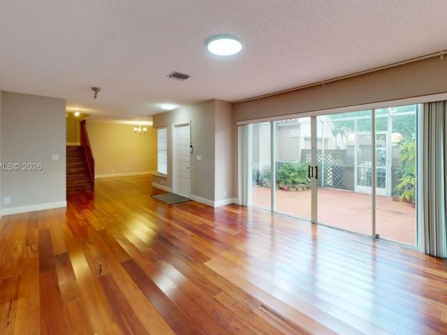 Дом в аренду по адресу 11045 Neptune Dr 11045 - фото 7429675