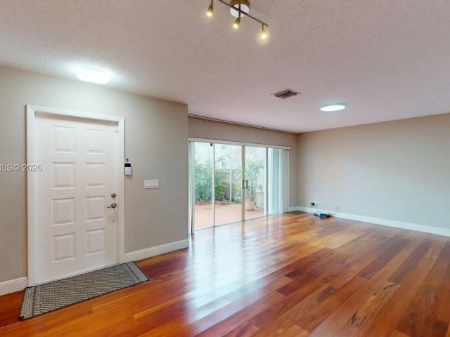 Дом в аренду по адресу 11045 Neptune Dr 11045 - фото 7429677