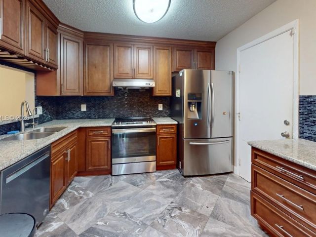 Дом в аренду по адресу 11045 Neptune Dr 11045 - фото 7429680