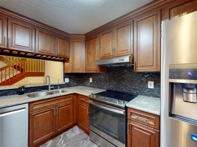 Дом в аренду по адресу 11045 Neptune Dr 11045 - фото 7429682