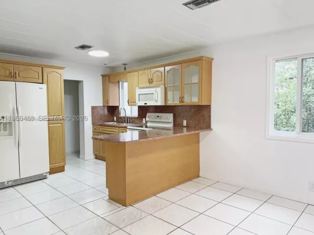 Продажа дома по адресу 2982 NW 95th St - фото 9264441